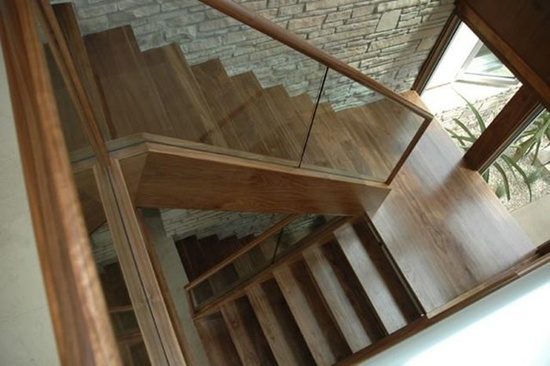 cầu thang gỗ hiện đại