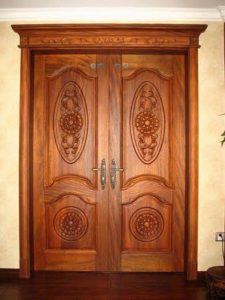 mẫu cửa gỗ cổ điển đẹp